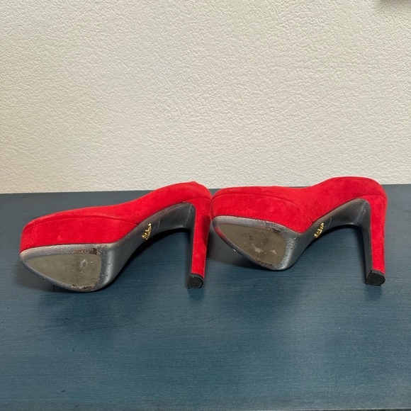 Prada - Picture 2 of 5